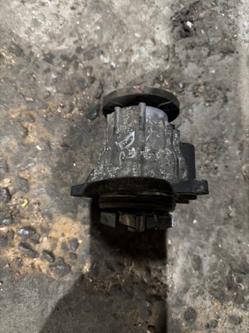 Насос охолоджуючої рідини 1311325 LAND ROVER