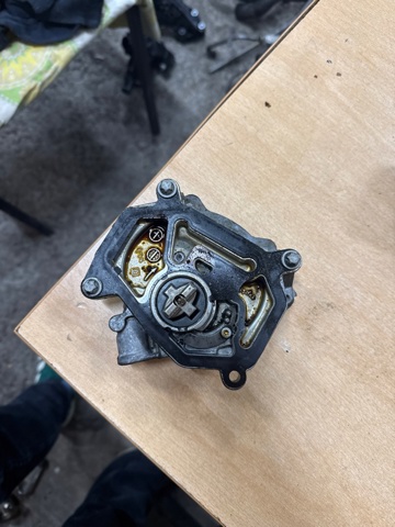 Насос вакуумний 14650HG00H NISSAN