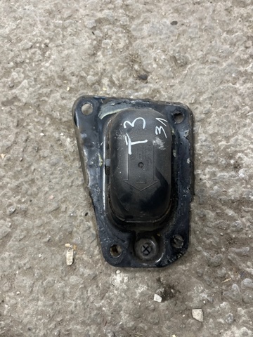 Кронштейн задньої балки 1K0505129L VAG