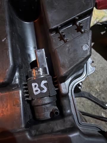 Насос омивача Skoda SuperB 1