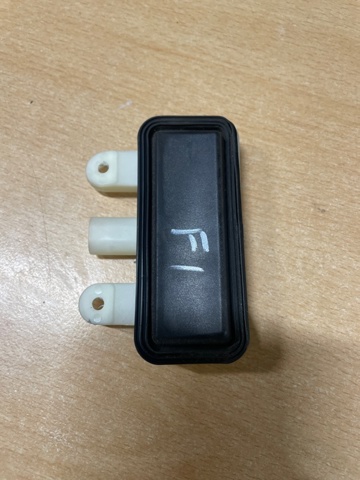 Кнопка приводу замка задньої 3/5 двері (ляди) 253805DA0A NISSAN
