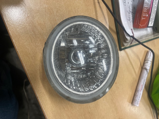 Туманка ліва 261558J000 NISSAN
