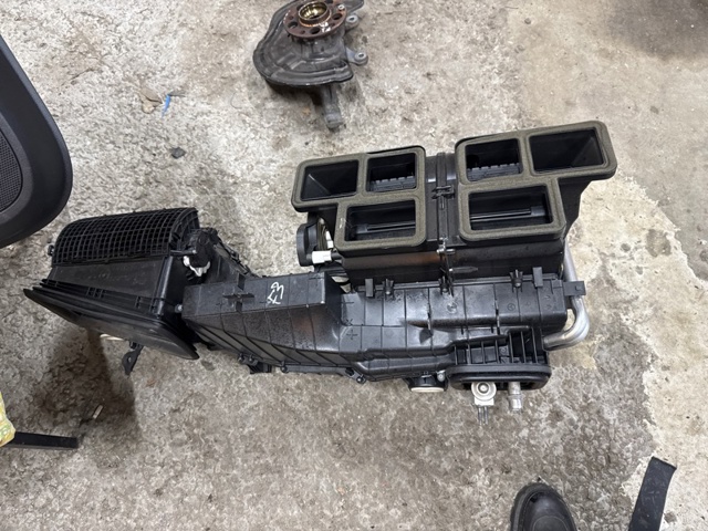 Теплообмінник 271105DA0A NISSAN