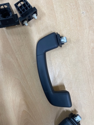 Поручні (тримачі) і гачок для одягу 2G085760782V VAG