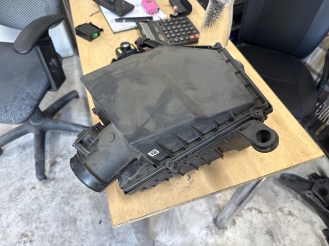 Корпус повітряного фільтра 31338742 VOLVO