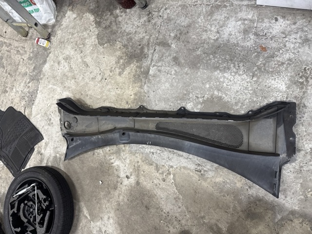 Водостік лобового скла, жабо 31352746 VOLVO