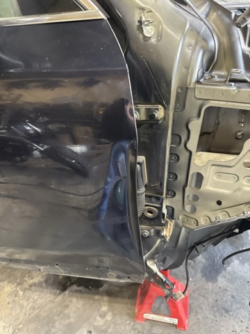 Пасажирські передні двері 31698771 VOLVO