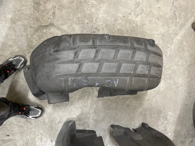 Підкрилок задній лівий 3CM810971A VAG