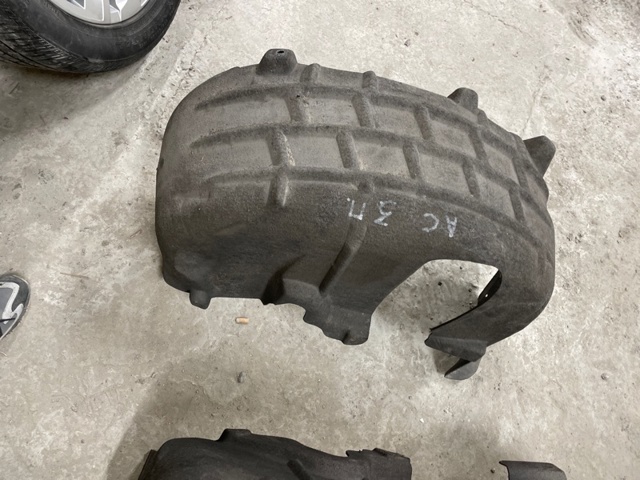 Підкрилок задній правий 3CM810972A VAG