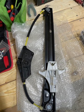 Механізм склопідйомника двері задньої, правої 3CM839462 VAG