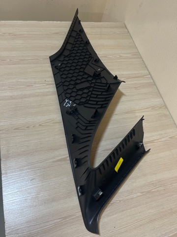 Обшивка стійки кузова внутрішня, задня ліва 3CM86724582V VAG