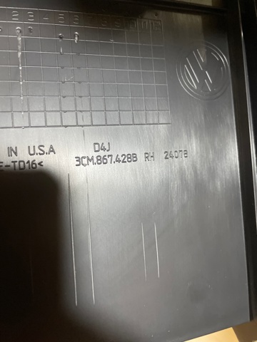 Облицювання багажного відсіку, праве 3CM867428B82V VAG