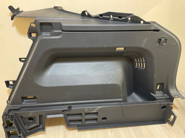 Облицювання багажного відсіку, праве 3CM867428B82V VAG