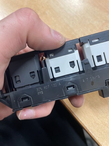 Блок кнопок центральної консолі 3CN927132A VAG