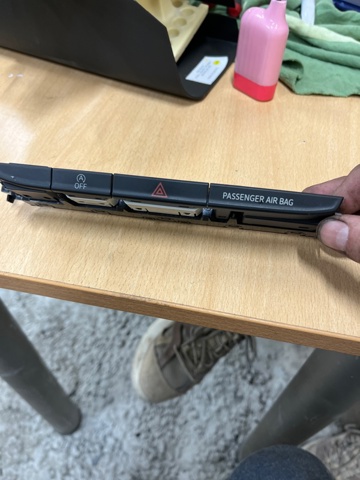 Блок кнопок центральної консолі 3CN927132AWHS VAG