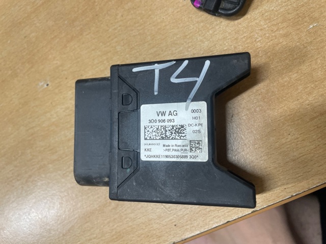 Модуль (блок) управління паливного насоса 3Q0906093 VAG