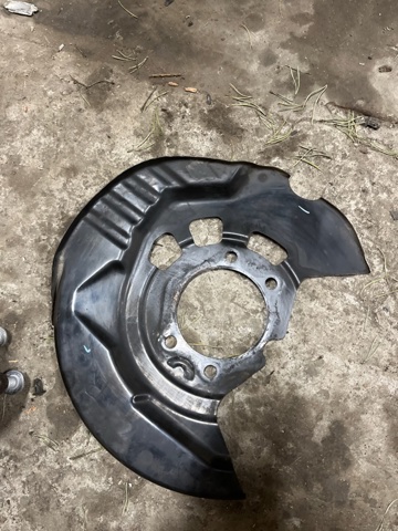 Захист гальмівного диска, переднього, правого 411515NA0A NISSAN