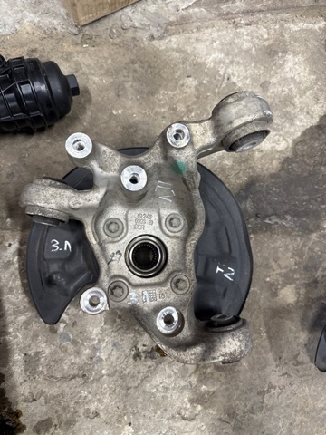 Цапфа поворотного кулака 430195DE0A NISSAN