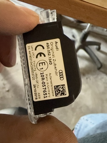 Лампа підсвічування в двері, передньої правої 4G0052134D VAG