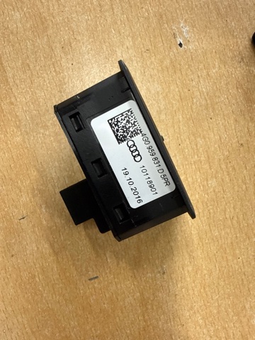 Кнопка приводу замка задньої 3/5 двері (ляди) 4G0959831D5PR VAG