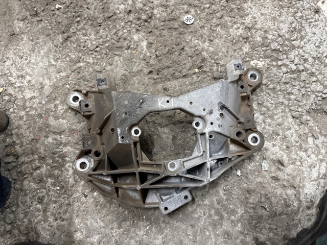 Балка кріплення коробки передач 4H0399263AK VAG