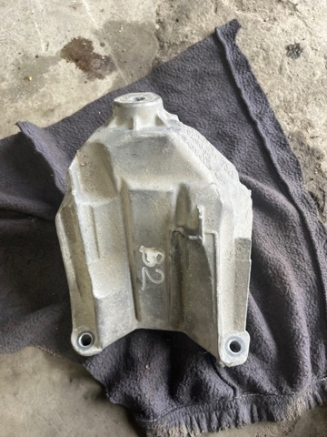 Кронштейн подушки (опори) двигуна, лівої 4M0199307BM VAG