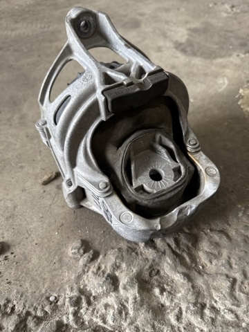 Права подушка двигуна 4M0199372FC VAG