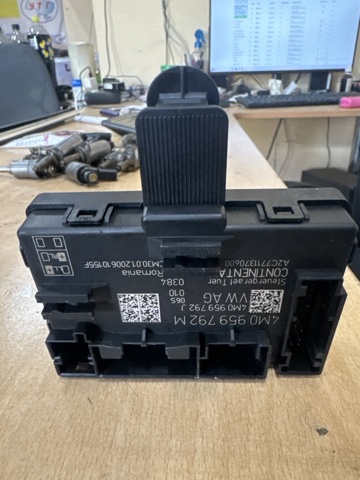 Блок комфорту передніх дверей 4M0959792M VAG