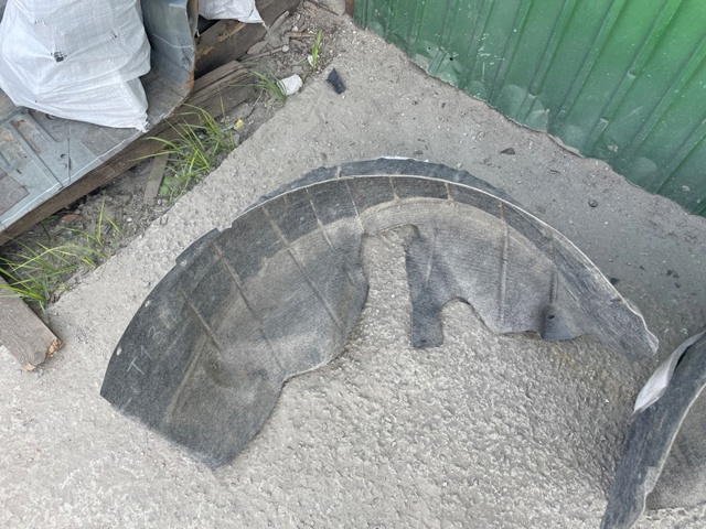 Підкрилок задній правий 561810972C VAG