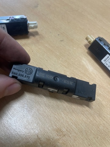 Підсилювач сигналу антени 5N0035570 VAG