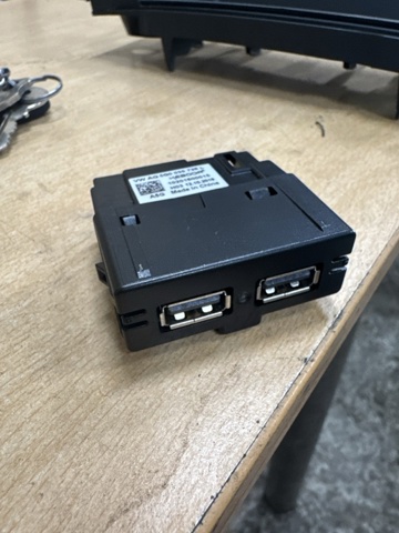 USB-розгалужувач 5Q0035726L VAG