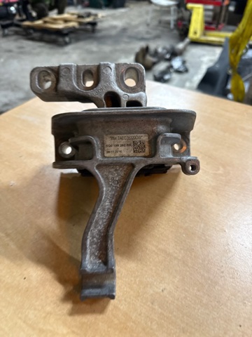 Права подушка мотора 5Q0199262BK VAG