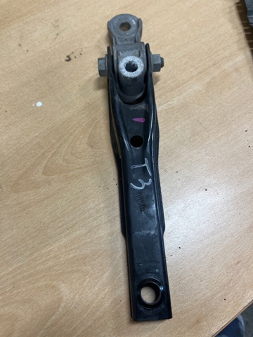 Задня подушка двигуна Ауді Ку 3