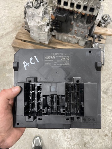 Блок управління комфорту 5Q0937085CC VAG