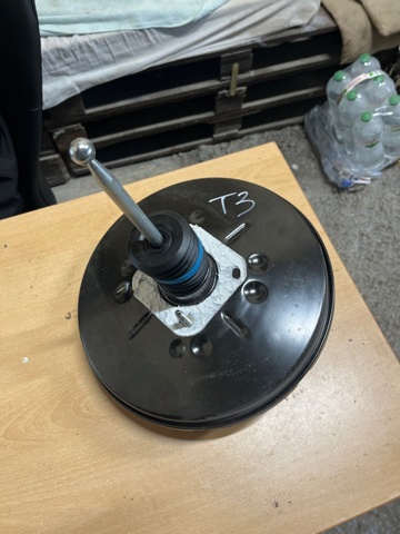 Вакуумний підсилювач гальм Ауді Ку 3