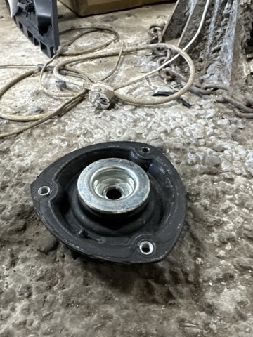 Опора стійки амортизатора переднього 5QM412331A VAG