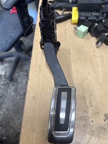 Педаль акселератора 5QN723503 VAG
