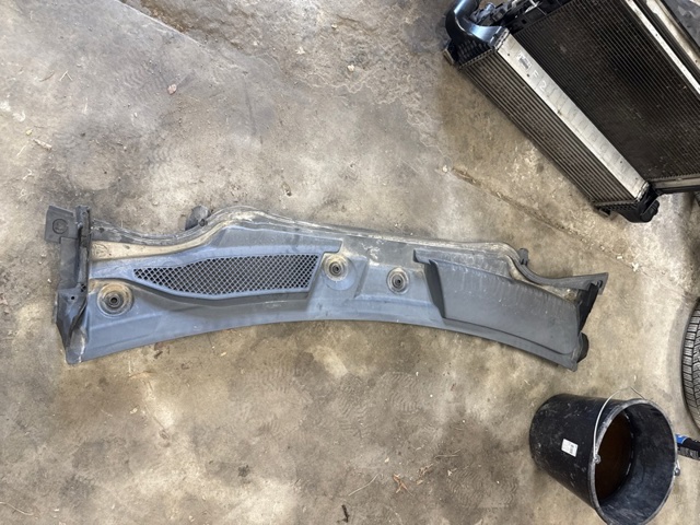 Водостік лобового скла, жабо 668625DF0A NISSAN