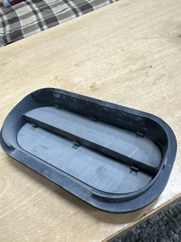 Люк заднього крила 6R0819465A VAG