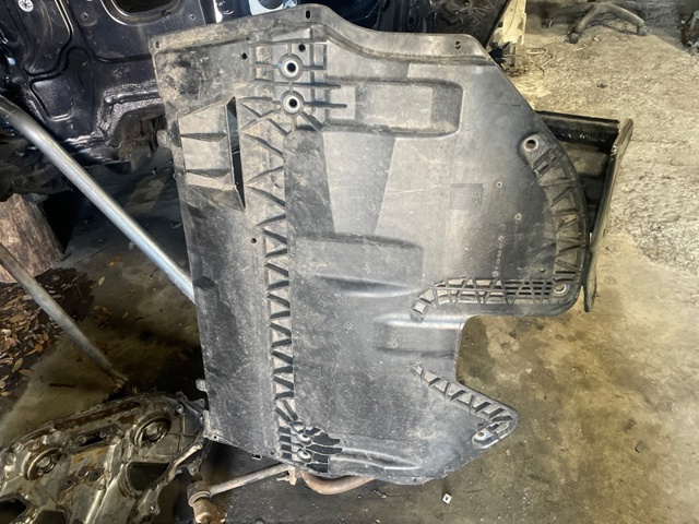 Захист моторного відсіку 6R0825902A VAG