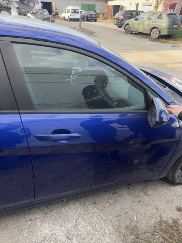 Дверка передня права 76004AA000 HYUNDAI