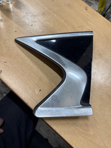 Накладка заднього правого крила 781265DA0A NISSAN