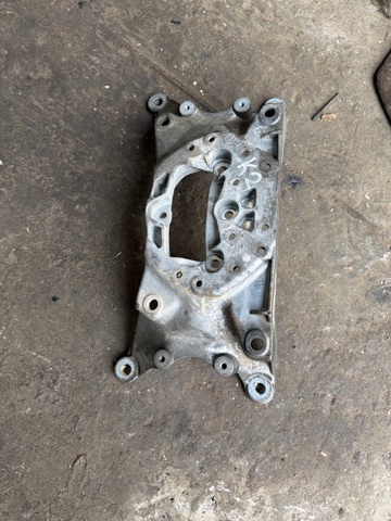 Кріплення кпп 80A399262AN VAG
