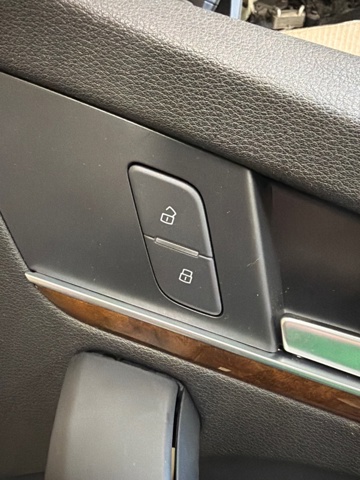 Вимикач центрального замка 80C9621085PR VAG