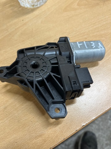Мотор склопідйомника дверей задніх, лівих 827315DM0A NISSAN