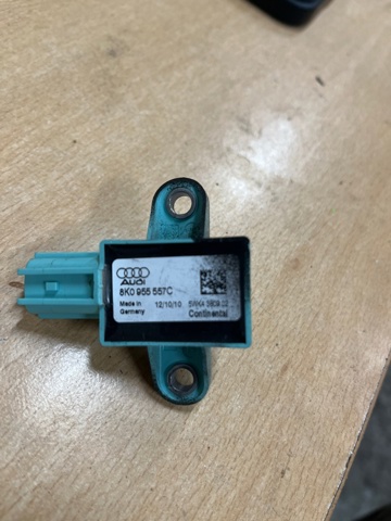 Датчик Ейрбег передній 8K0955557C VAG