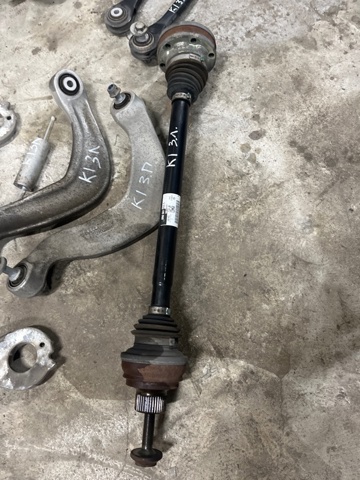 Приводи задніх коліс 8R0501203C VAG
