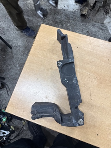 Ущільнювач капота 8R0823732A VAG