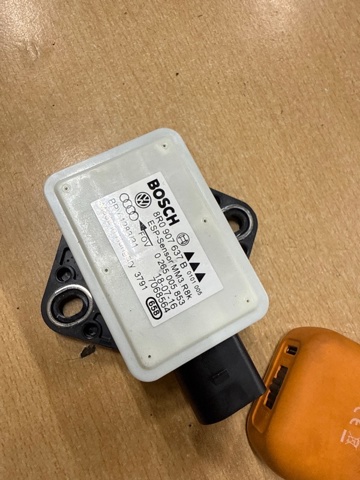 Датчик поперечного прискорення (ESP) 8R0907637B VAG