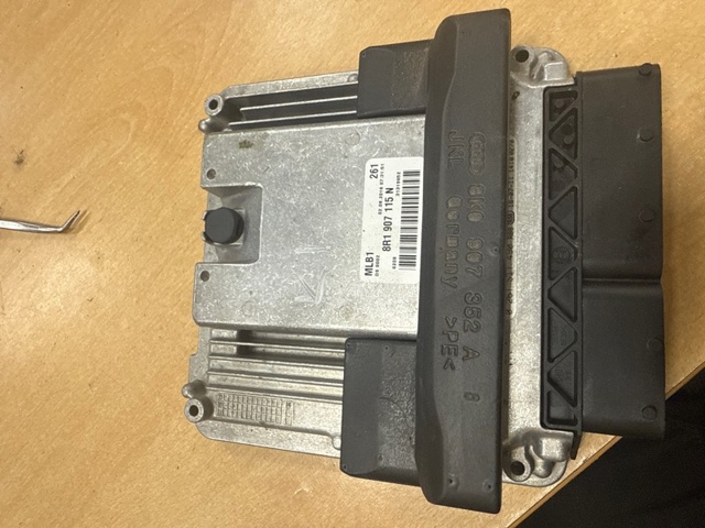 Модуль управління двигуном 8R1907115N VAG